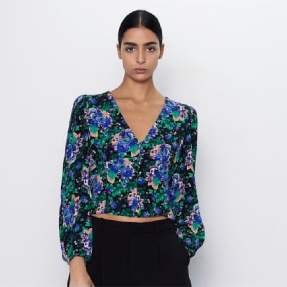Zara Floral Cropped‎ Blouse With Small Shoulder Pads Size S Button V Neck